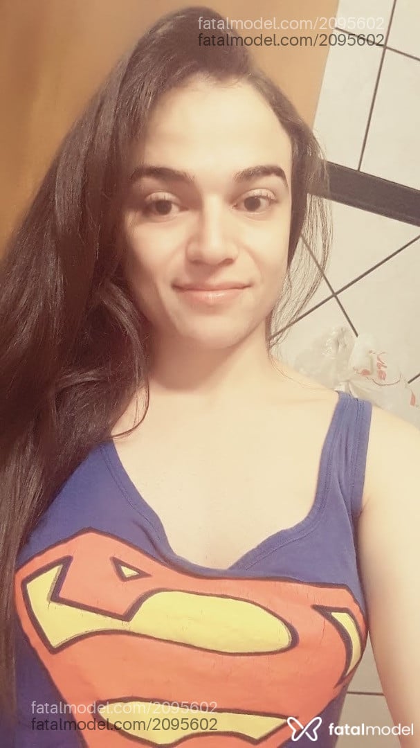 Acompanhante mulher trans com cabelo castanho de olhos castanhos em Virtual - Isabella Sperandio