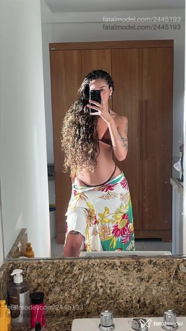 Acompanhante mulher morena (o) de olhos castanhos em Macaé - Liana