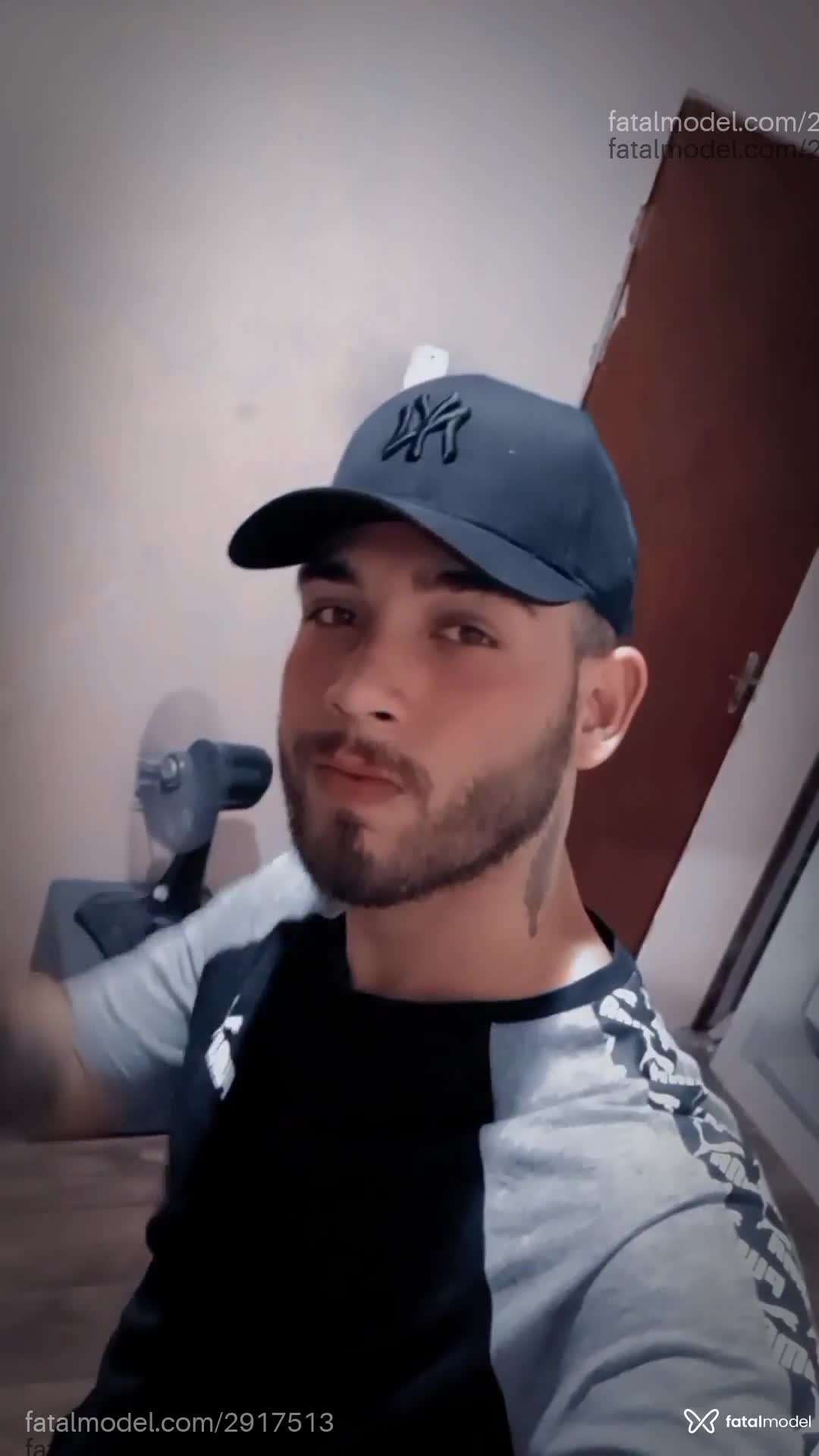 Acompanhante homem com cabelo castanho de olhos mel em Porto Alegre - Diogo Oliver