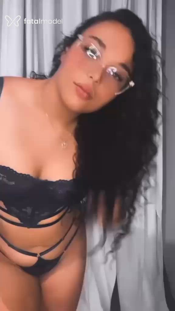 Acompanhante mulher morena (o) de olhos castanhos - Ayla Monteiro Acompanhante mulher morena (o) de olhos castanhos - Ayla Monteiro