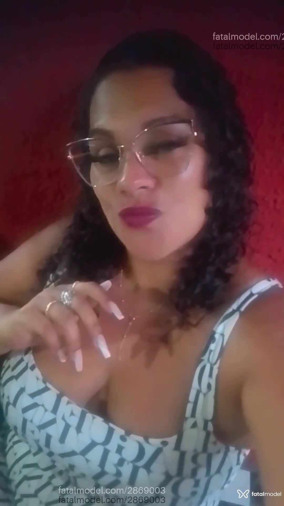 Acompanhante mulher morena (o) de olhos verdes - Kakauzinha Acompanhante mulher morena (o) de olhos verdes - Kakauzinha