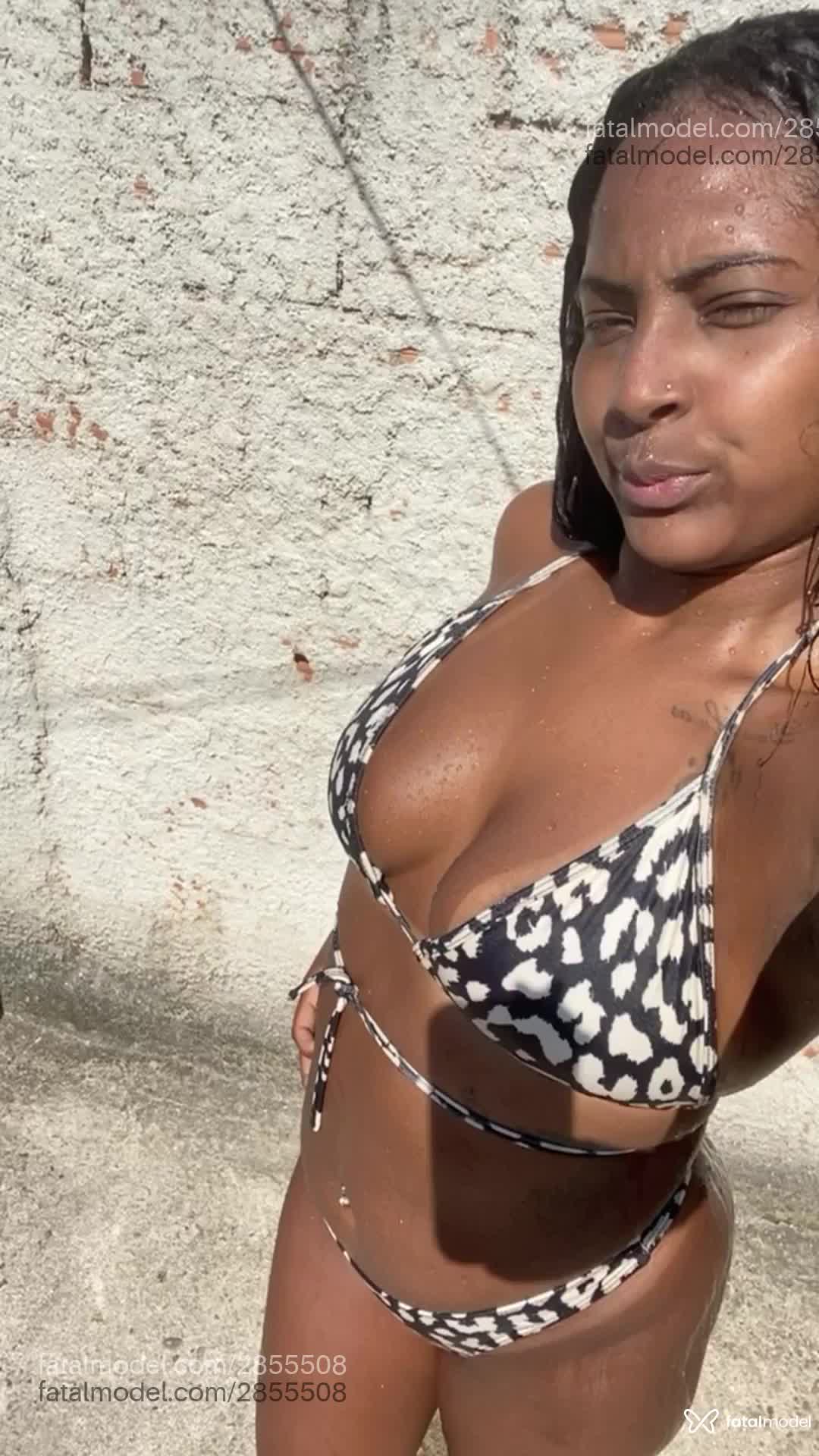 Acompanhante mulher com cabelo castanho de olhos pretos em Virtual - Gaby