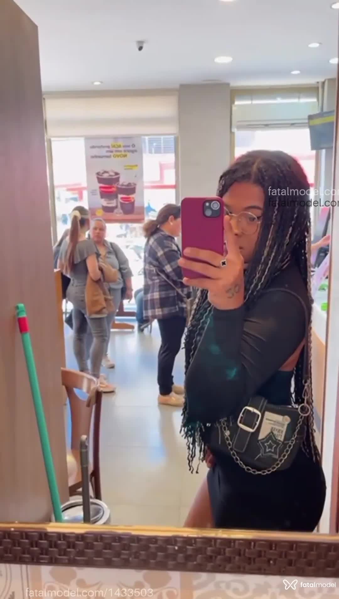 Acompanhante mulher trans com cabelo castanho de olhos mel em São Lourenço do Sul - Bella