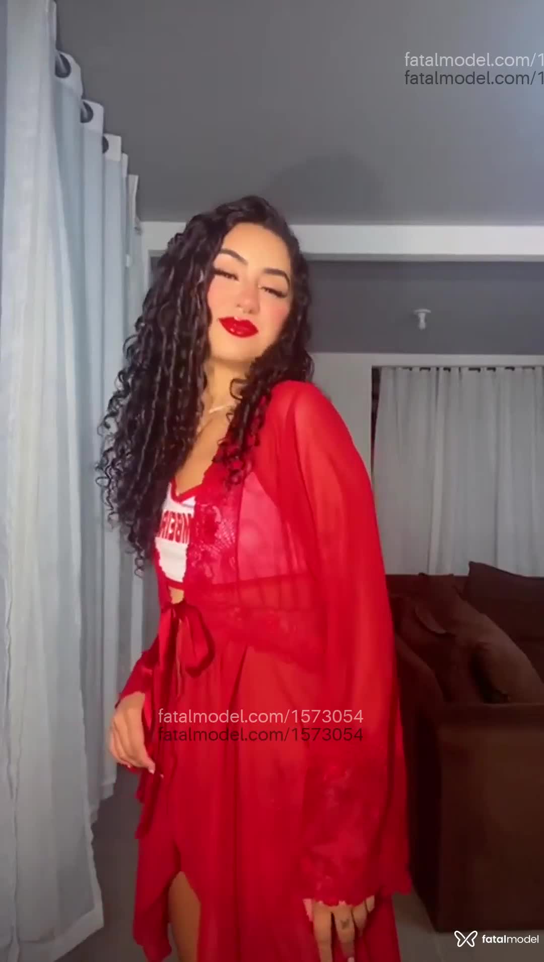 Acompanhante mulher morena (o) de olhos castanhos em Curitiba Acompanhante mulher morena (o) de olhos castanhos em Curitiba - Thalita
