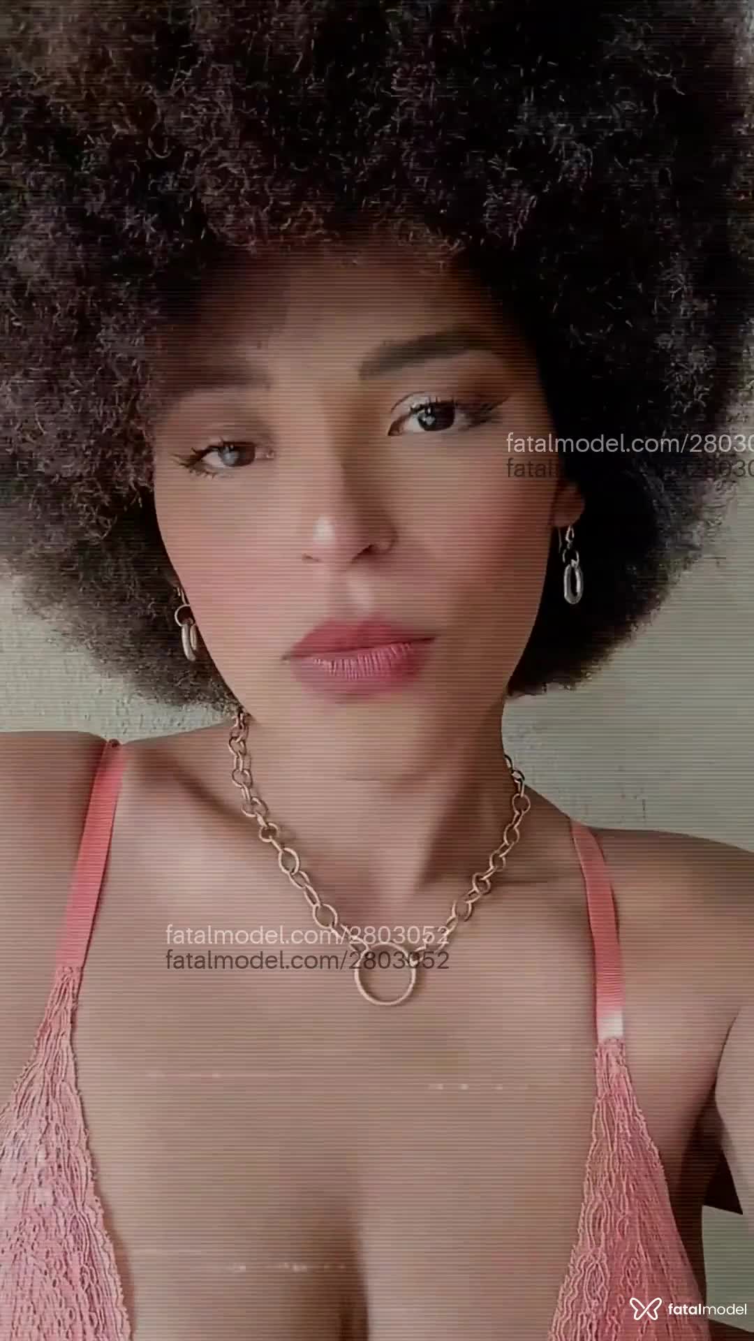 Acompanhante mulher morena (o) de olhos castanhos - Dandara Maya