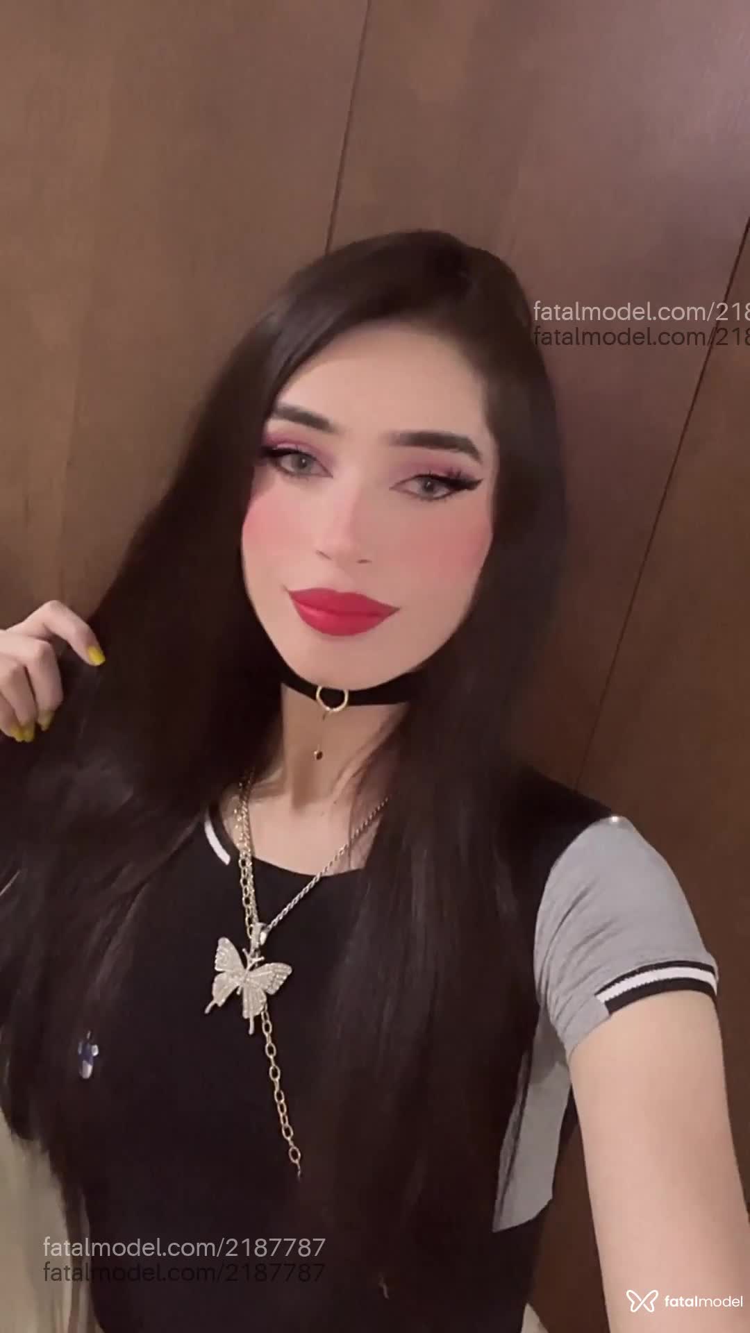 Acompanhante mulher trans com cabelo colorido de olhos castanhos em Londrina - Mirela