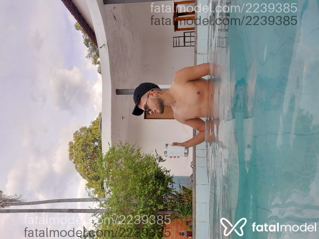 Acompanhante homem morena (o) de olhos pretos - Danzinho Acompanhante homem morena (o) de olhos pretos - Danzinho