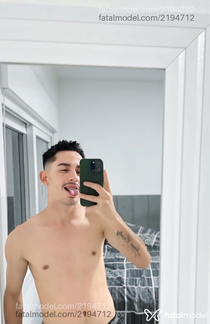 Acompanhante homem com cabelo castanho de olhos castanhos em Ijuí Acompanhante homem com cabelo castanho de olhos castanhos em Ijuí - João Vitor