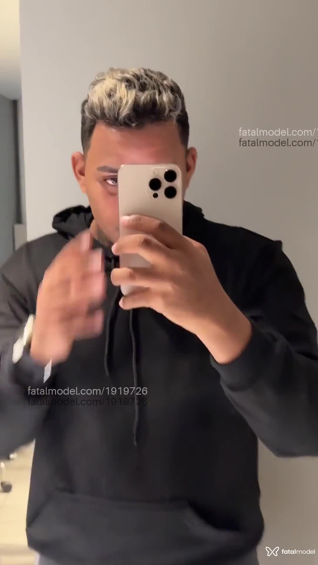 Acompanhante homem morena (o) de olhos castanhos em Curitiba Acompanhante homem morena (o) de olhos castanhos em Curitiba - Wellingtondotadoca