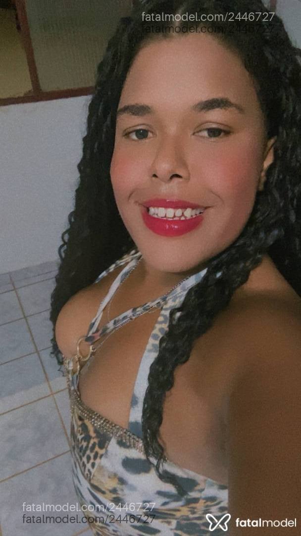 Acompanhante mulher com cabelo castanho de olhos pretos - Larissa Pacheco