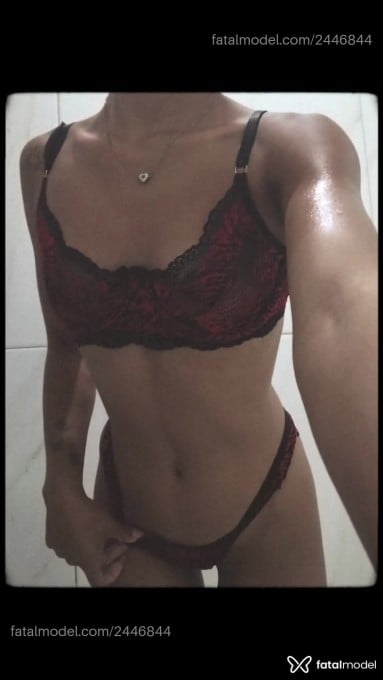 Acompanhante mulher morena (o) de olhos castanhos em Virtual - Laisa