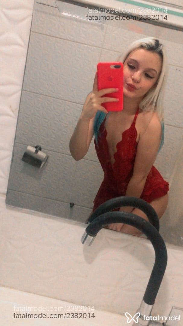 Acompanhante mulher loira (o) de olhos castanhos em Virtual - Isa Silva