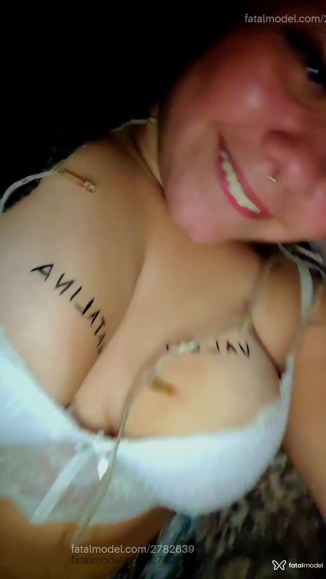 Acompanhante mulher com cabelo castanho de olhos castanhos em Nova Iguaçu - Kannapacks