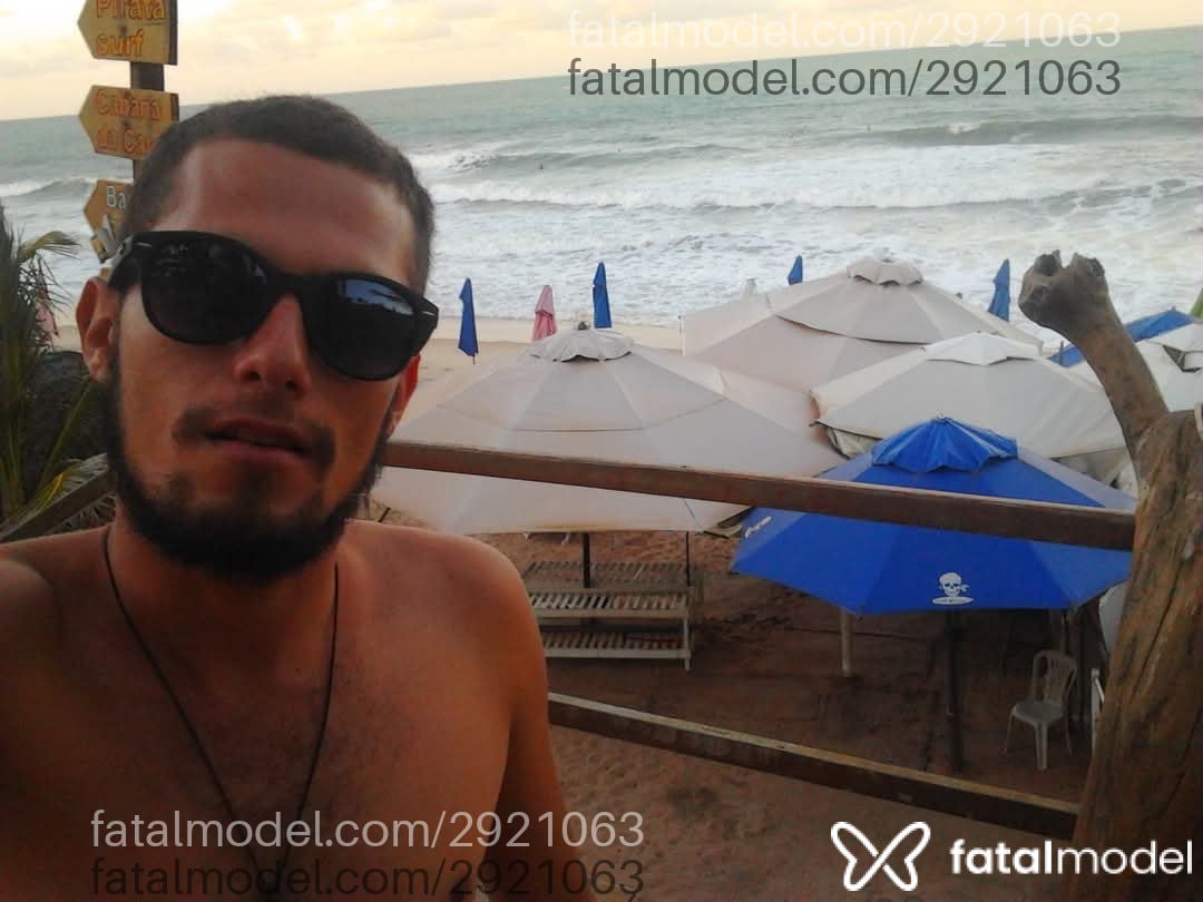 Acompanhante homem com cabelo castanho de olhos castanhos em São Paulo Acompanhante homem com cabelo castanho de olhos castanhos em São Paulo - Lucas Carlos