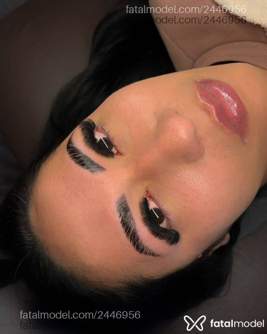 Acompanhante mulher trans morena (o) de olhos castanhos - Sayuri Zl