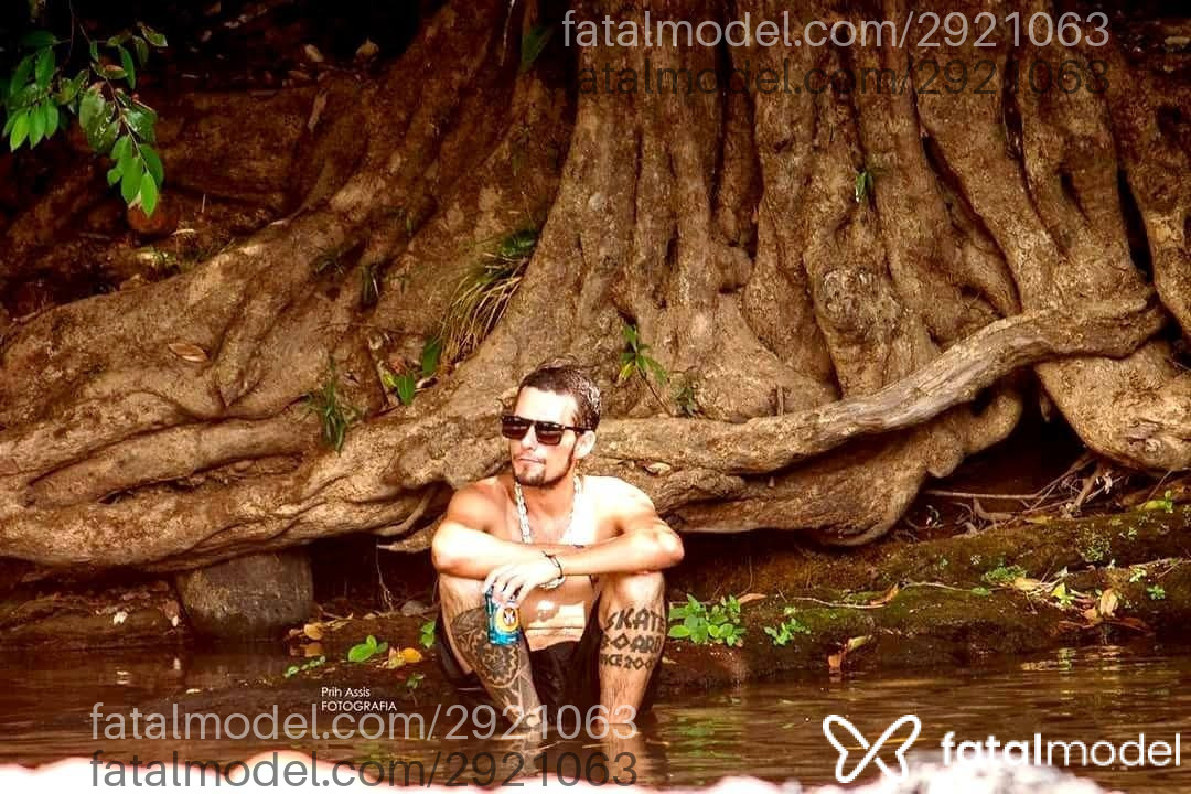 Acompanhante homem com cabelo castanho de olhos castanhos em São Paulo Acompanhante homem com cabelo castanho de olhos castanhos em São Paulo - Lucas Carlos