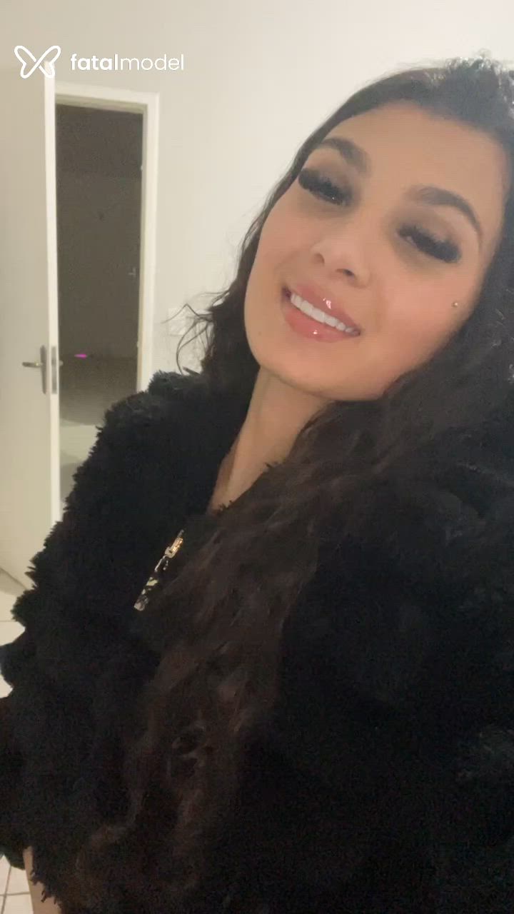 Acompanhante mulher morena (o) de olhos castanhos - Emily Acompanhante mulher morena (o) de olhos castanhos - Emily