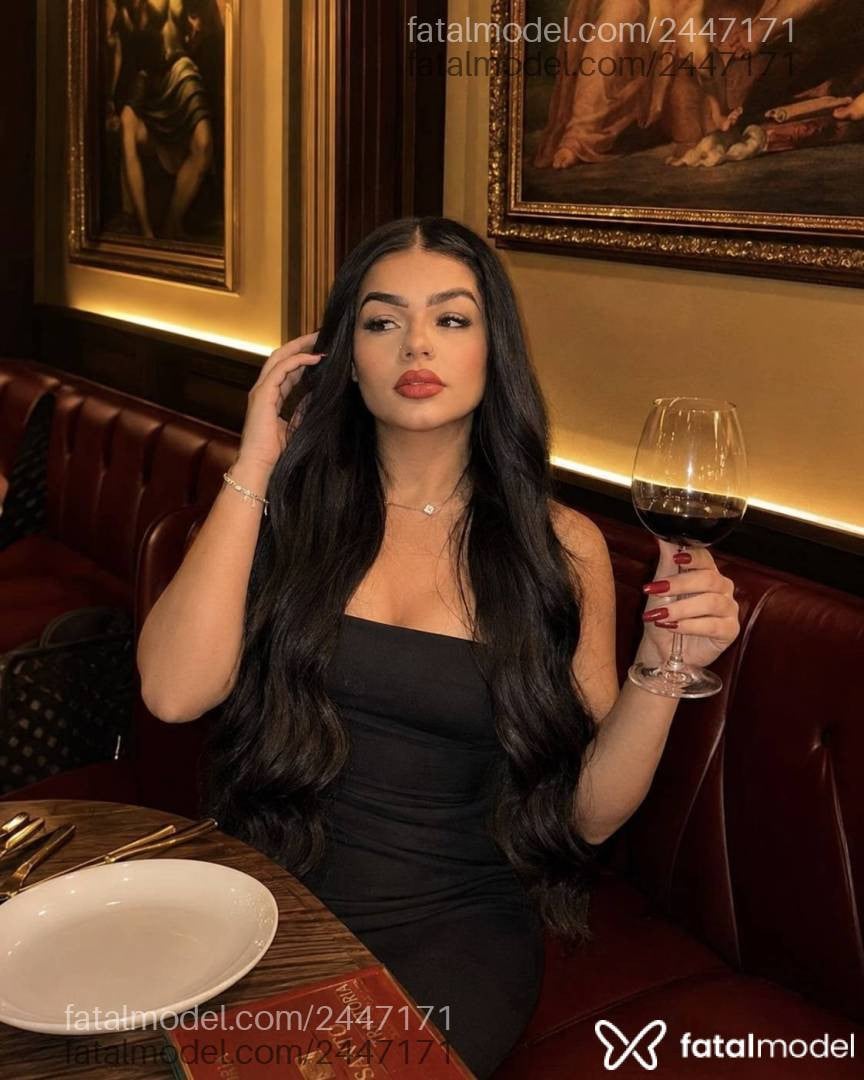 Acompanhante mulher morena (o) de olhos castanhos - Yasmin