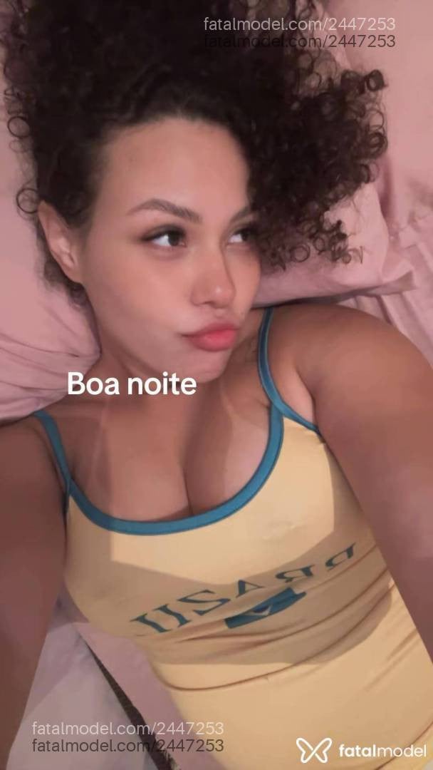 Acompanhante mulher com cabelo castanho de olhos pretos - Keity