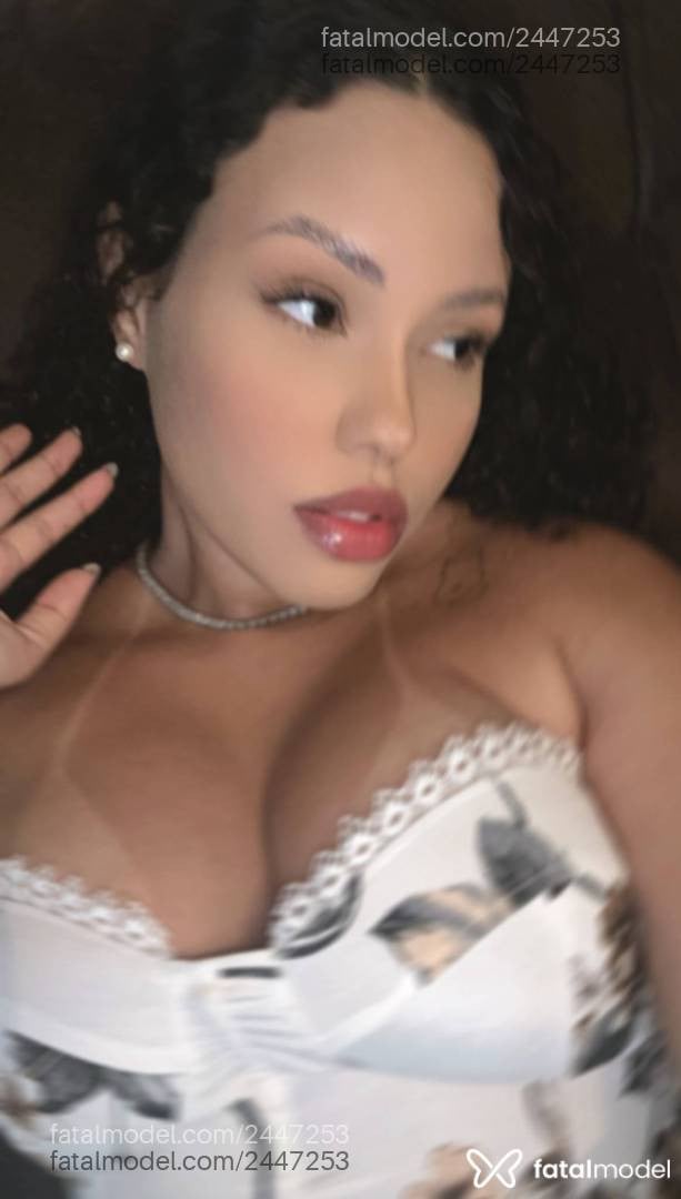 Acompanhante mulher com cabelo castanho de olhos pretos - Keity