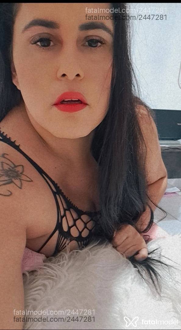 Acompanhante mulher morena (o) de olhos pretos - Afrodite