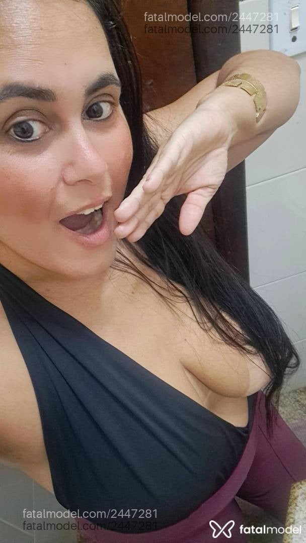 Acompanhante mulher morena (o) de olhos pretos - Afrodite