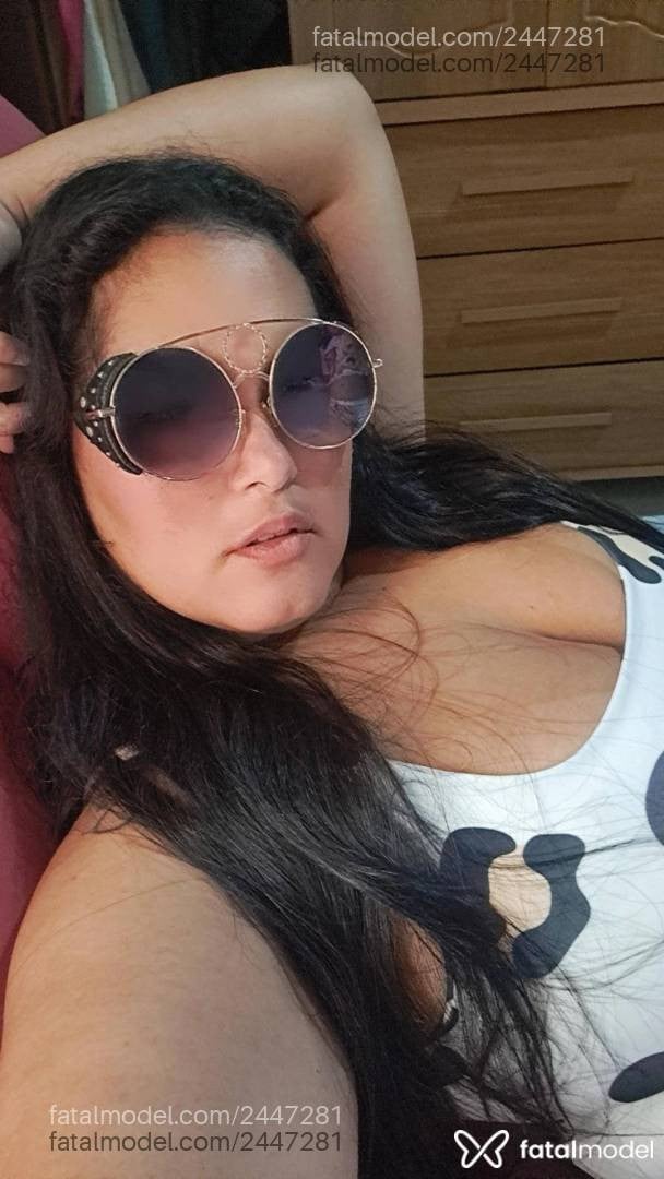 Acompanhante mulher morena (o) de olhos pretos - Afrodite