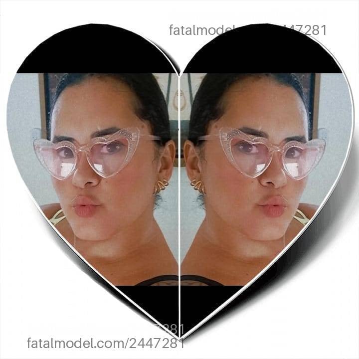 Acompanhante mulher morena (o) de olhos pretos - Afrodite