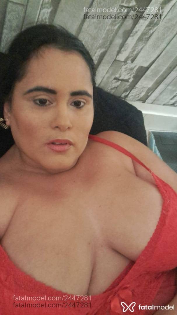 Acompanhante mulher morena (o) de olhos pretos - Afrodite