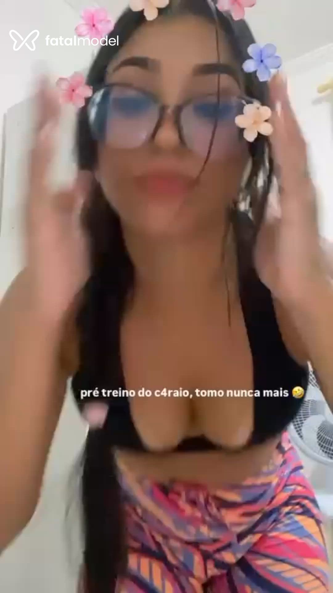 Acompanhante mulher morena (o) de olhos castanhos - Beatriz