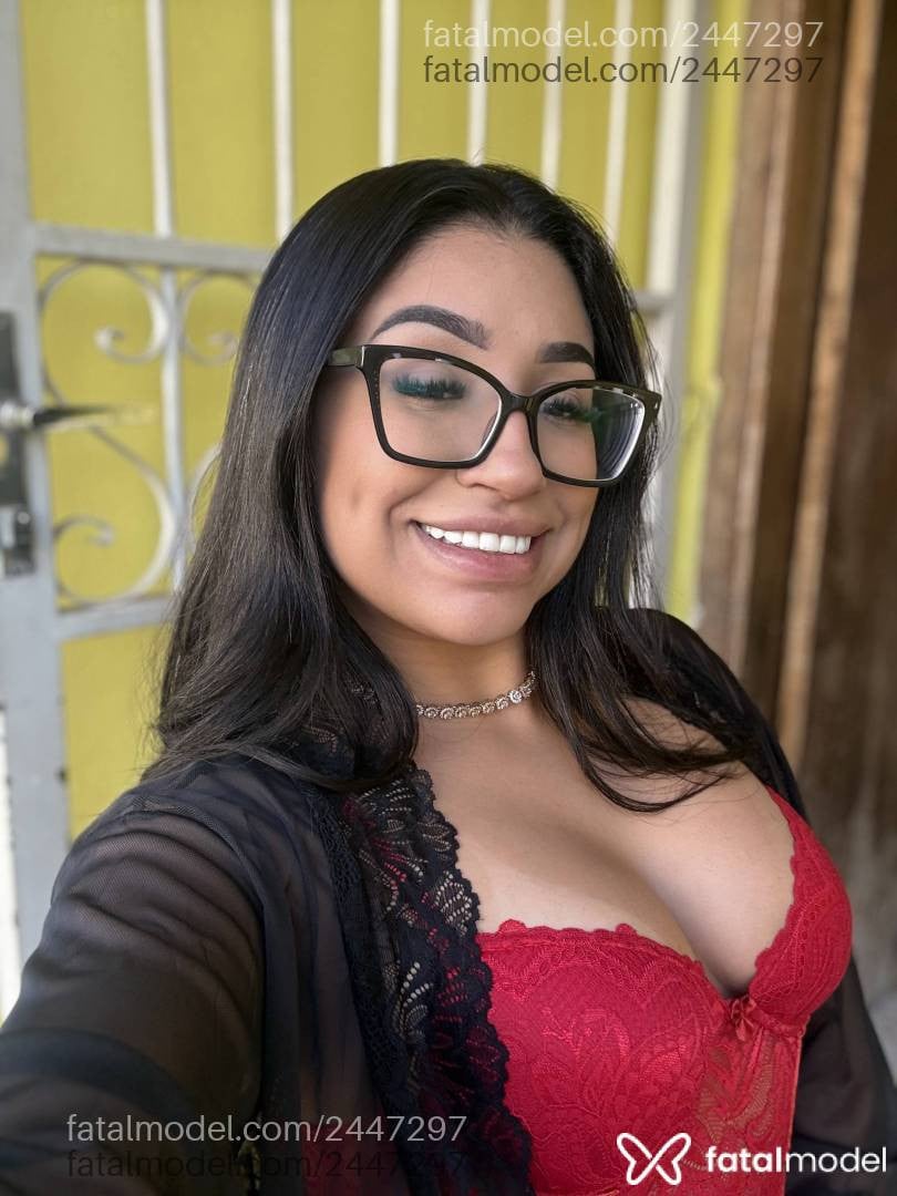 Acompanhante mulher morena (o) de olhos castanhos - Beatriz