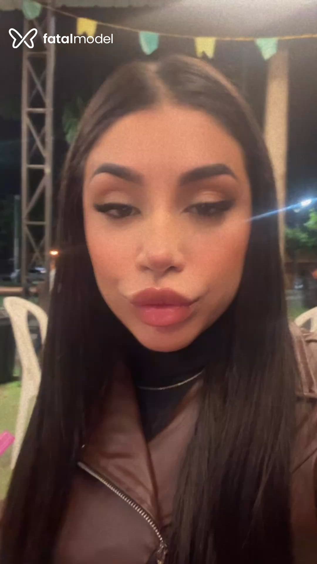 Acompanhante mulher morena (o) de olhos castanhos - Beatriz