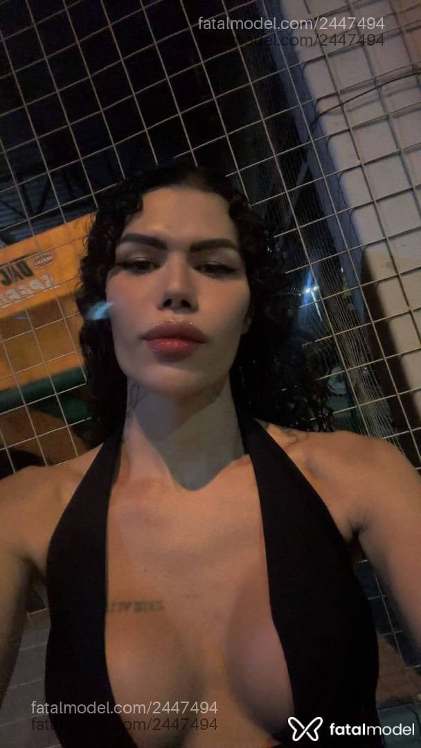 Acompanhante mulher trans com cabelo castanho de olhos castanhos em Unaí - Valentina Campos