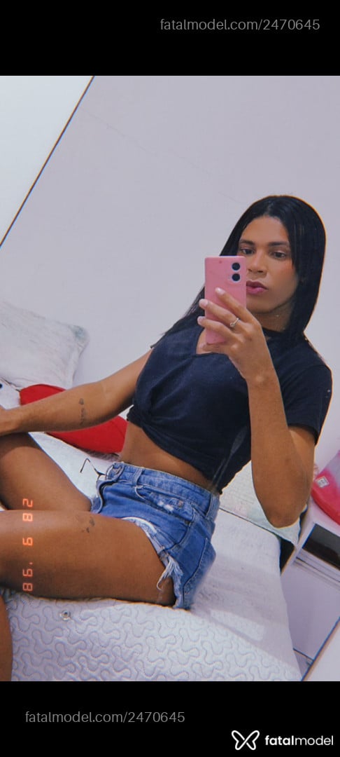 Acompanhante mulher trans morena (o) de olhos pretos - Lharissa Rfb