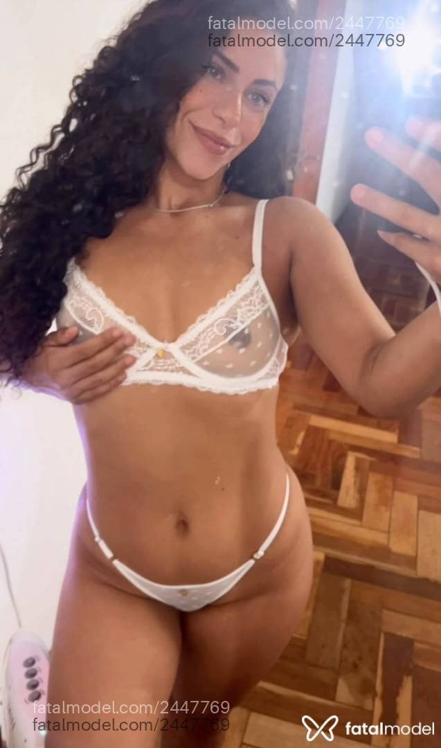 Acompanhante mulher com cabelo castanho de olhos mel - Mel Matarazzo