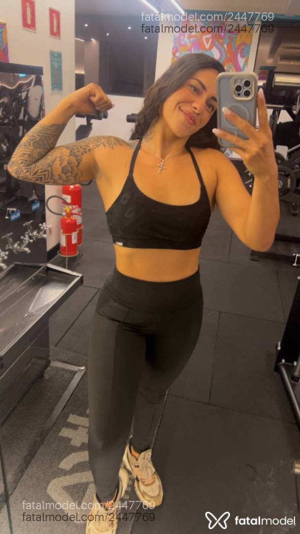 Acompanhante mulher com cabelo castanho de olhos mel - Mel Matarazzo