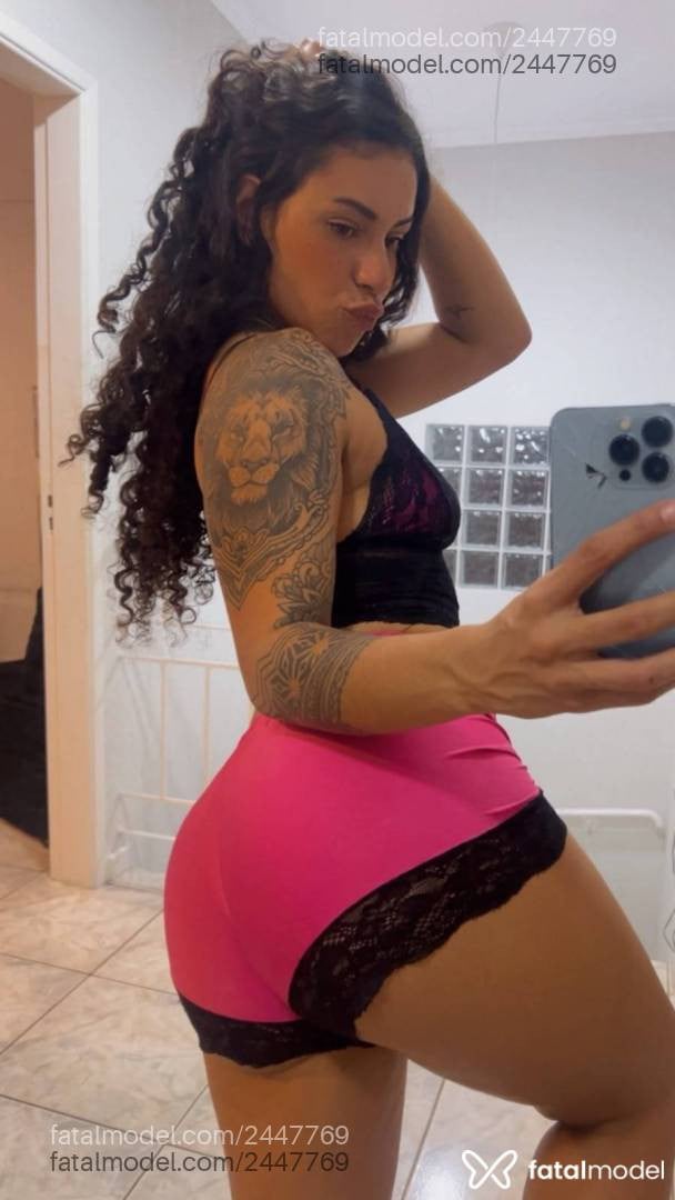 Acompanhante mulher com cabelo castanho de olhos mel - Mel Matarazzo