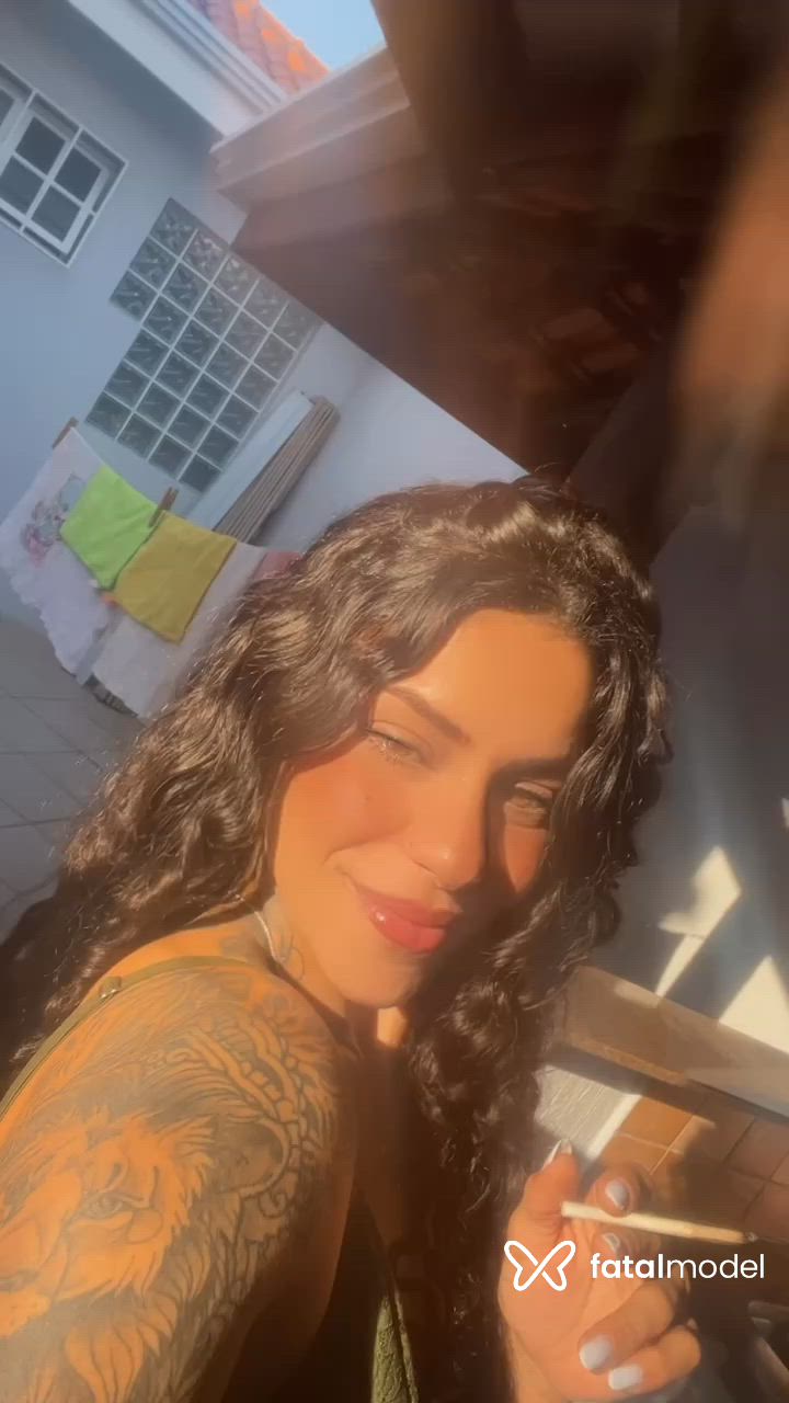 Acompanhante mulher com cabelo castanho de olhos mel - Mel Matarazzo