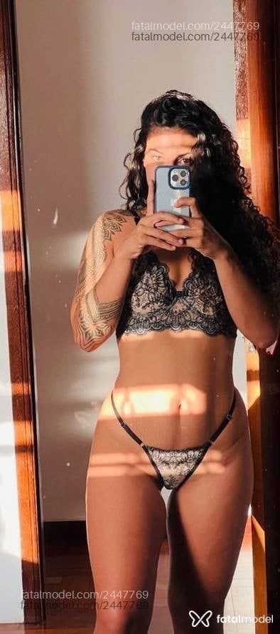 Acompanhante mulher com cabelo castanho de olhos mel - Mel Matarazzo