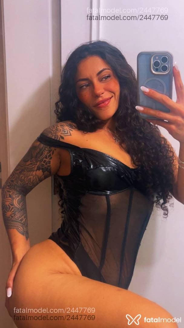 Acompanhante mulher com cabelo castanho de olhos mel - Mel Matarazzo