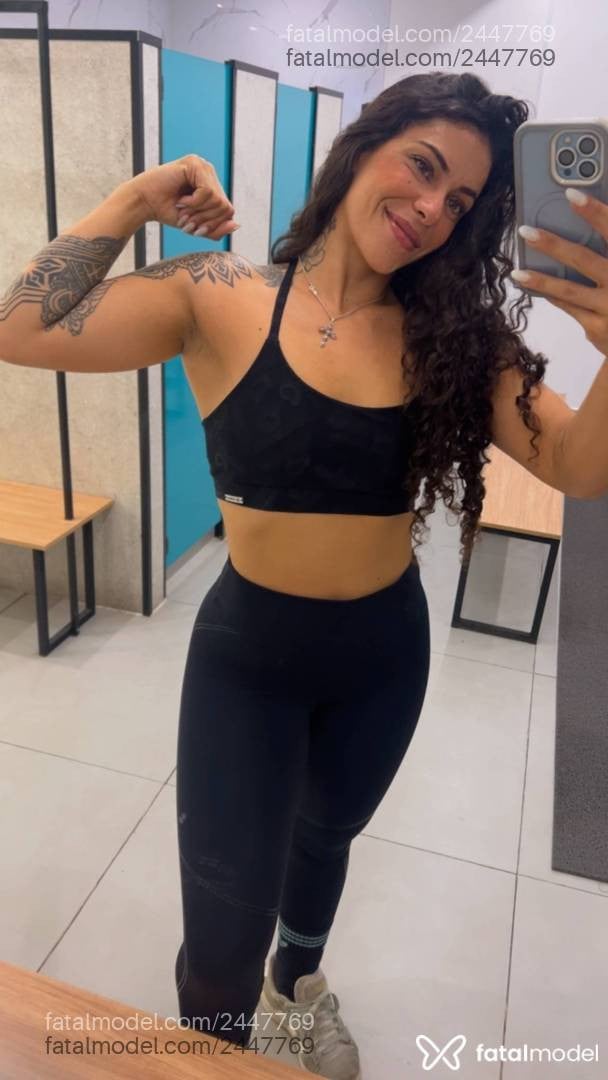 Acompanhante mulher com cabelo castanho de olhos mel - Mel Matarazzo