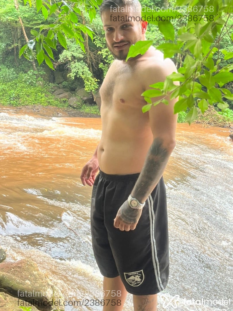 Acompanhante homem com cabelo castanho de olhos castanhos em Cascavel - Rafael