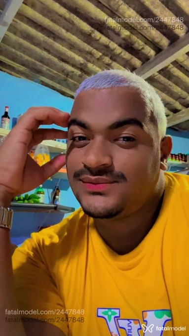 Acompanhante homem com cabelo castanho de olhos castanhos - Cassiano