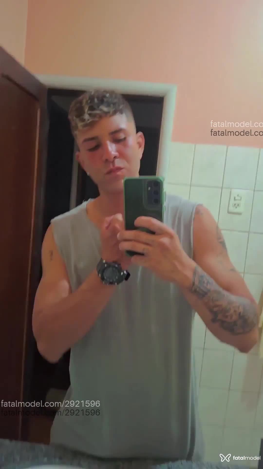 Acompanhante homem com cabelo colorido de olhos castanhos em Juiz de Fora - Lucas