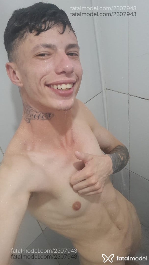 Acompanhante homem trans loira (o) de olhos mel - Nicolas Acompanhante homem trans loira (o) de olhos mel - Nicolas