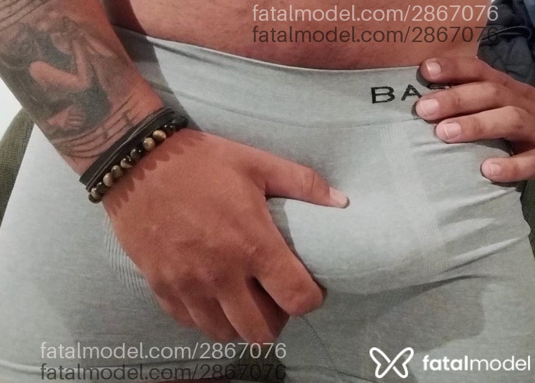 Acompanhante homem com cabelo castanho de olhos castanhos - Quiron