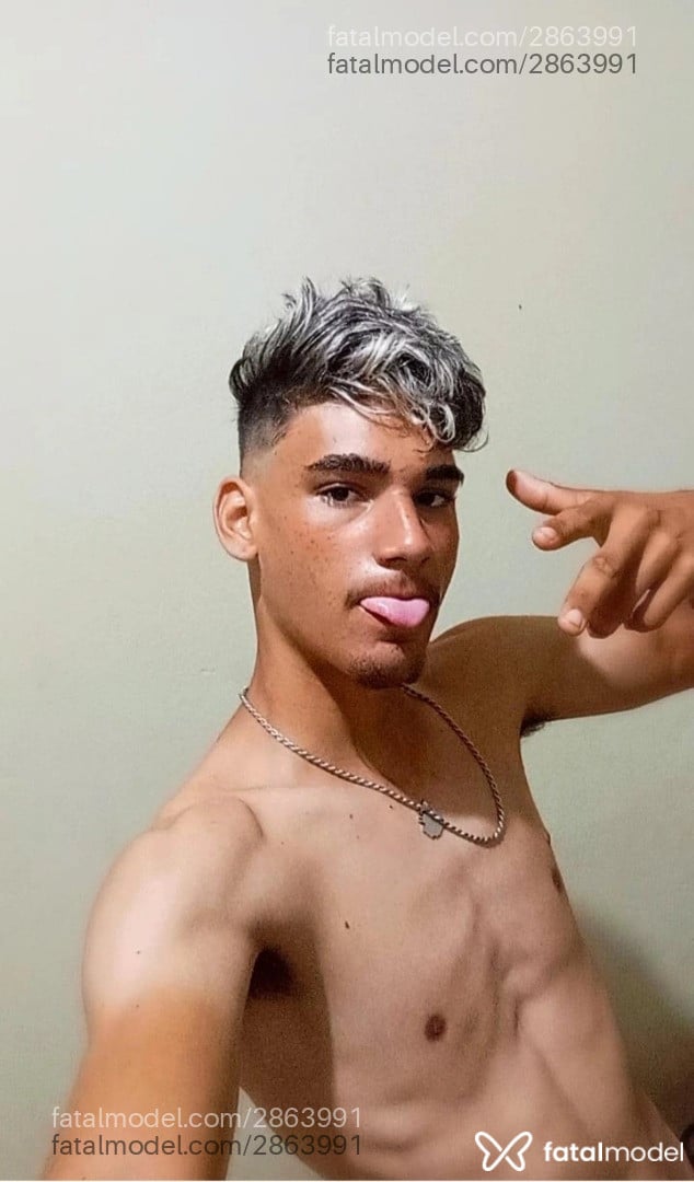Acompanhante homem morena (o) de olhos pretos - Erick Felipe Acompanhante homem morena (o) de olhos pretos - Erick Felipe