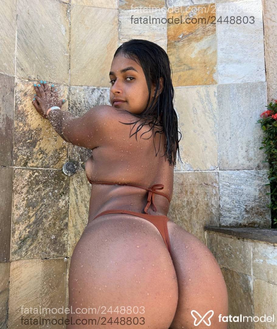 Acompanhante mulher morena (o) de olhos castanhos - Mia Gonçalves