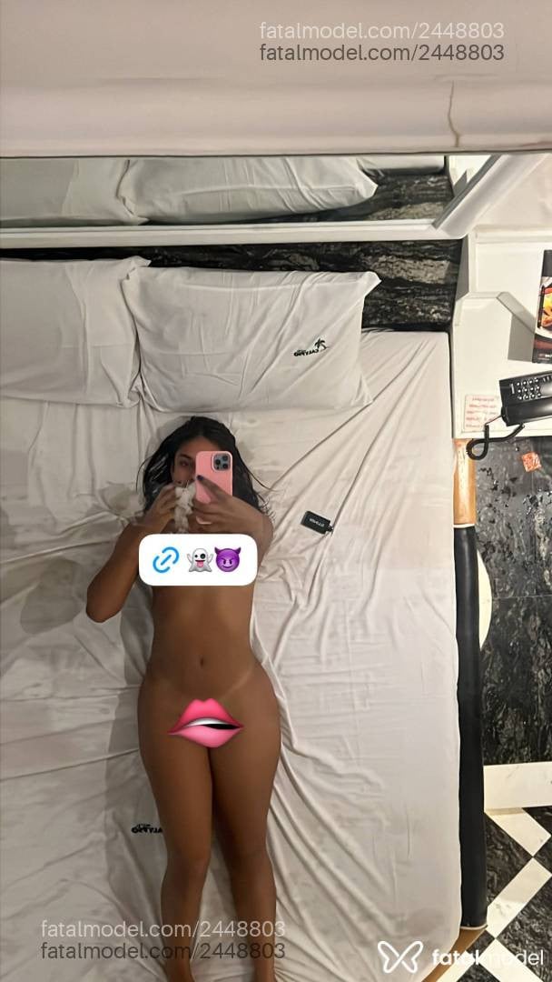 Acompanhante mulher morena (o) de olhos castanhos - Mia Gonçalves