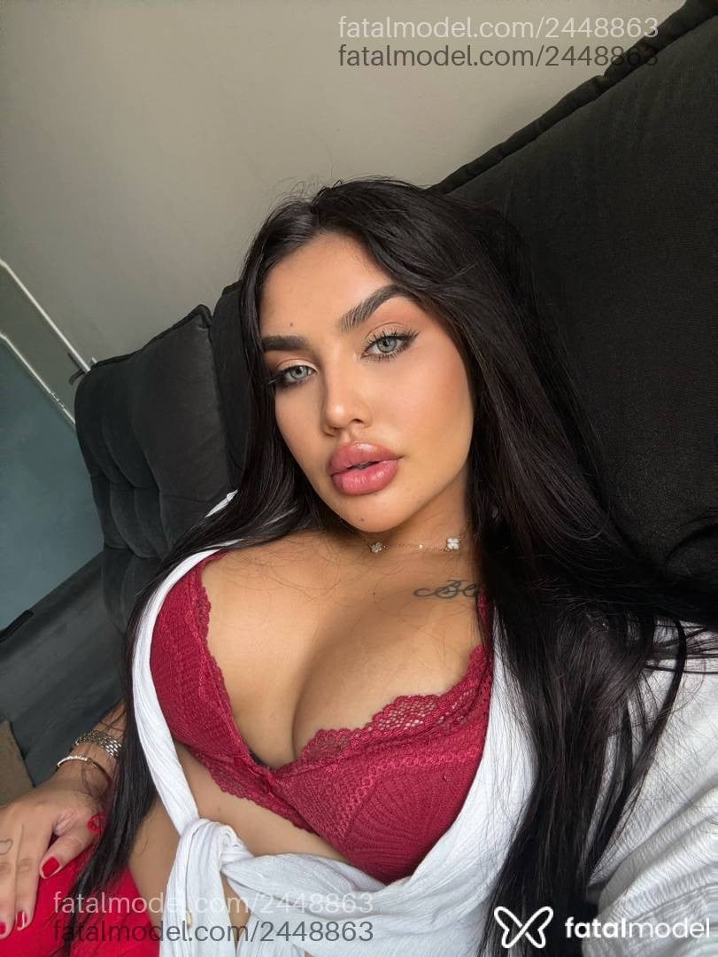 Acompanhante mulher morena (o) de olhos mel - Mirella